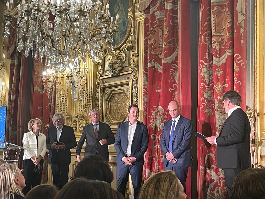 EY France tweet media