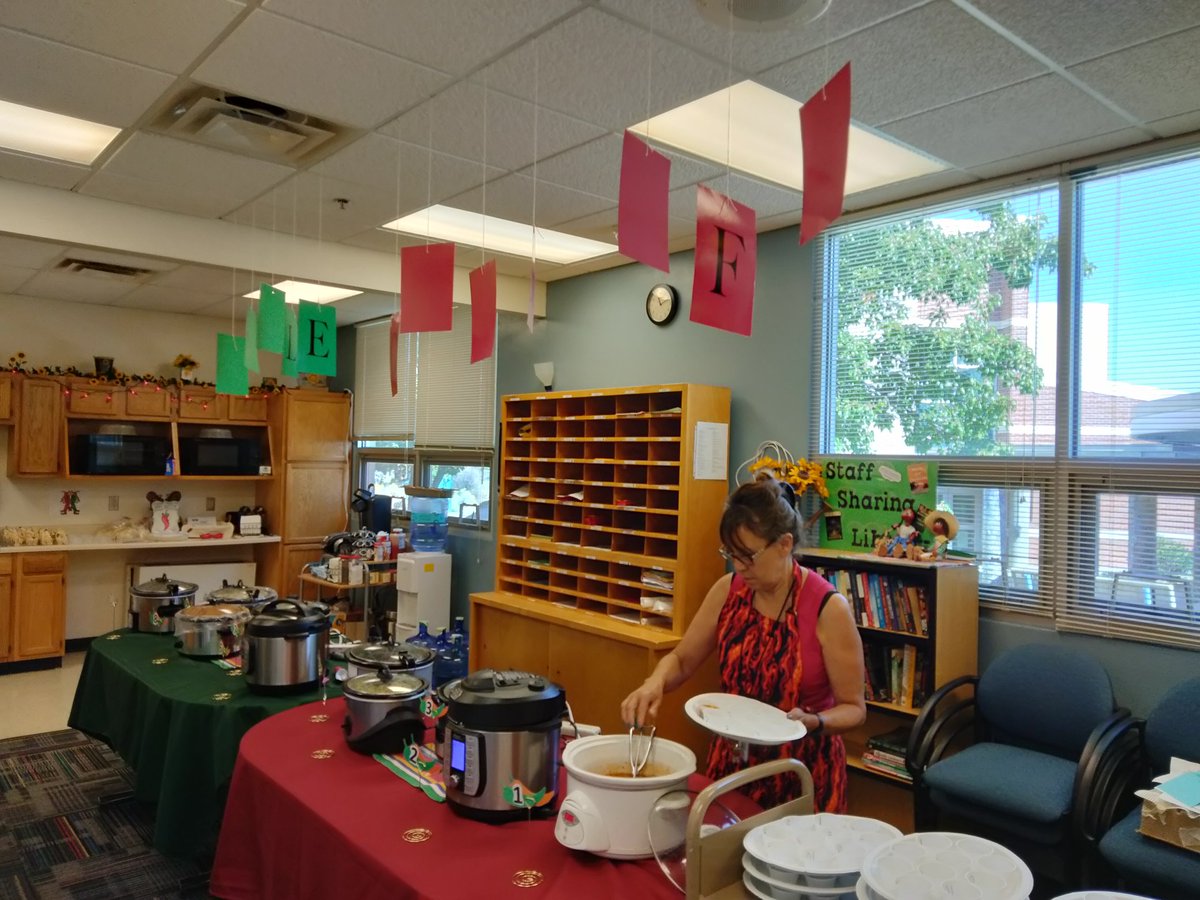 SASMSTEM's tweet photo. 2nd annual chili cook-off!Yummy!!! @ABQschools @APSLZ1 #APSCONNECT https://t.co/eVnECOwOxN
