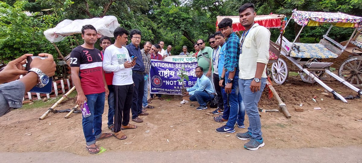 arhsnss's tweet photo. 18th September 2022 our school nss unit volunteers was visited Rajgir and Nalanda.we planted a banyan tree near the Viswa Shanti Stupa in Rajgir at the initiative of the unit. https://t.co/WlxjRSgPnQ