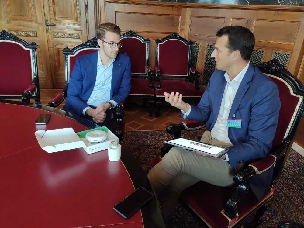 Was für ein Tag! Am Morgen noch beim SRF Regionaljournal wurden wir heute Abend während der #Session von #Nationalrat Andri Silberschmidt im #Bundeshaus empfangen!
Ein riesiges Dankeschön für deine Zeit &amp; dein Interesse <a href="/andrisilber/">Andri Silberschmidt</a>