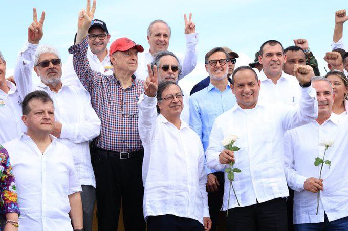 salainass's tweet photo. #InassInforma | Las autoridades de #Colombia y #Venezuela aplaudieron la reapertura oficial de la frontera colombo-venezolana, hecho histórico que marca una nueva etapa entre ambas naciones. #FronteraDePaz @NicolasMaduro @magally_vina @pestana_jl @vmsfelicidad @Mippcivzla https://t.co/Rx28lKtqkC