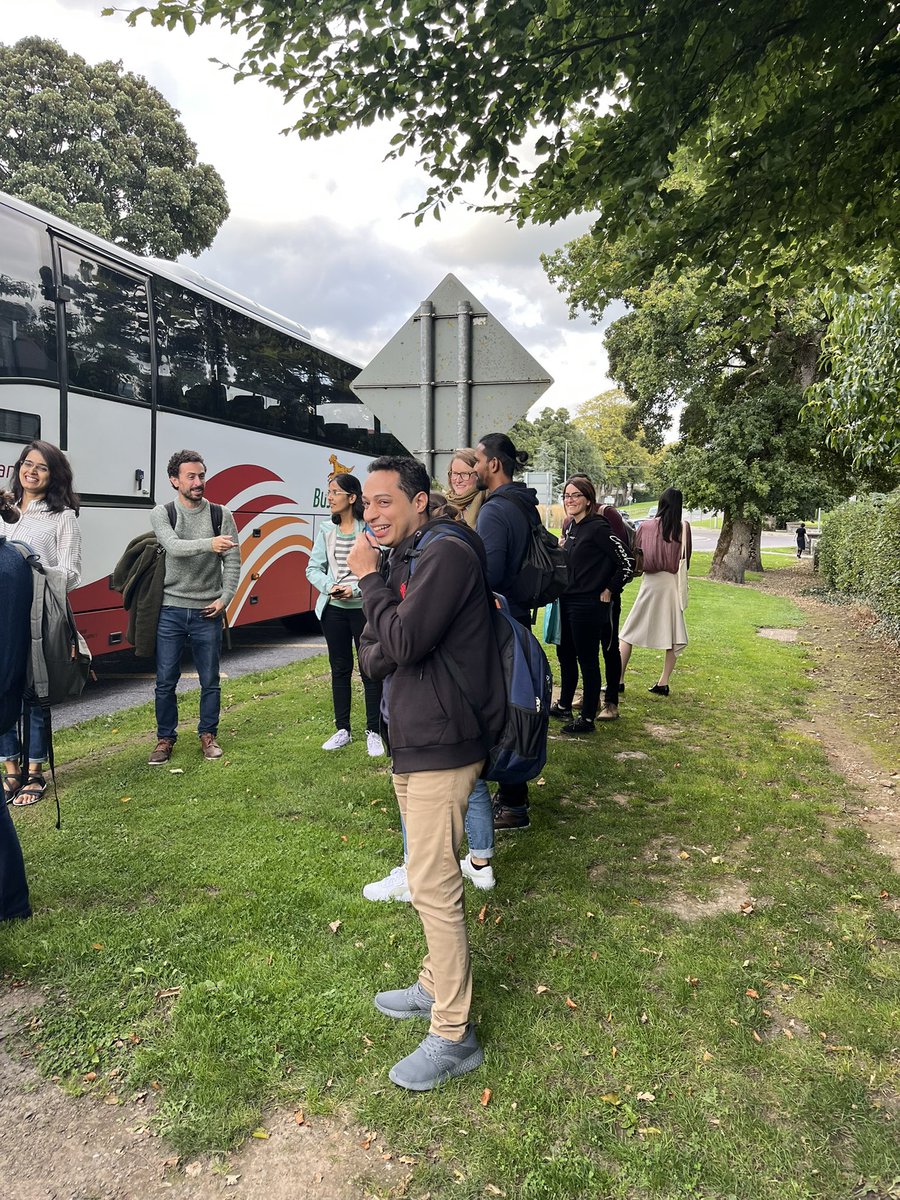 AmyHFitzpatrick's tweet photo. Hey @Buseireann this is the #Moorepark bus crew, saving the world one bus journey at a time 🚌 We would love to have an official bus stop so that we can get to and from the lab safely 👩‍🔬👨🏽‍🔬👩🏻‍🔬. Support Irish science and make out research institute accessible by public transport 🍀 https://t.co/fKAmf2KDS5