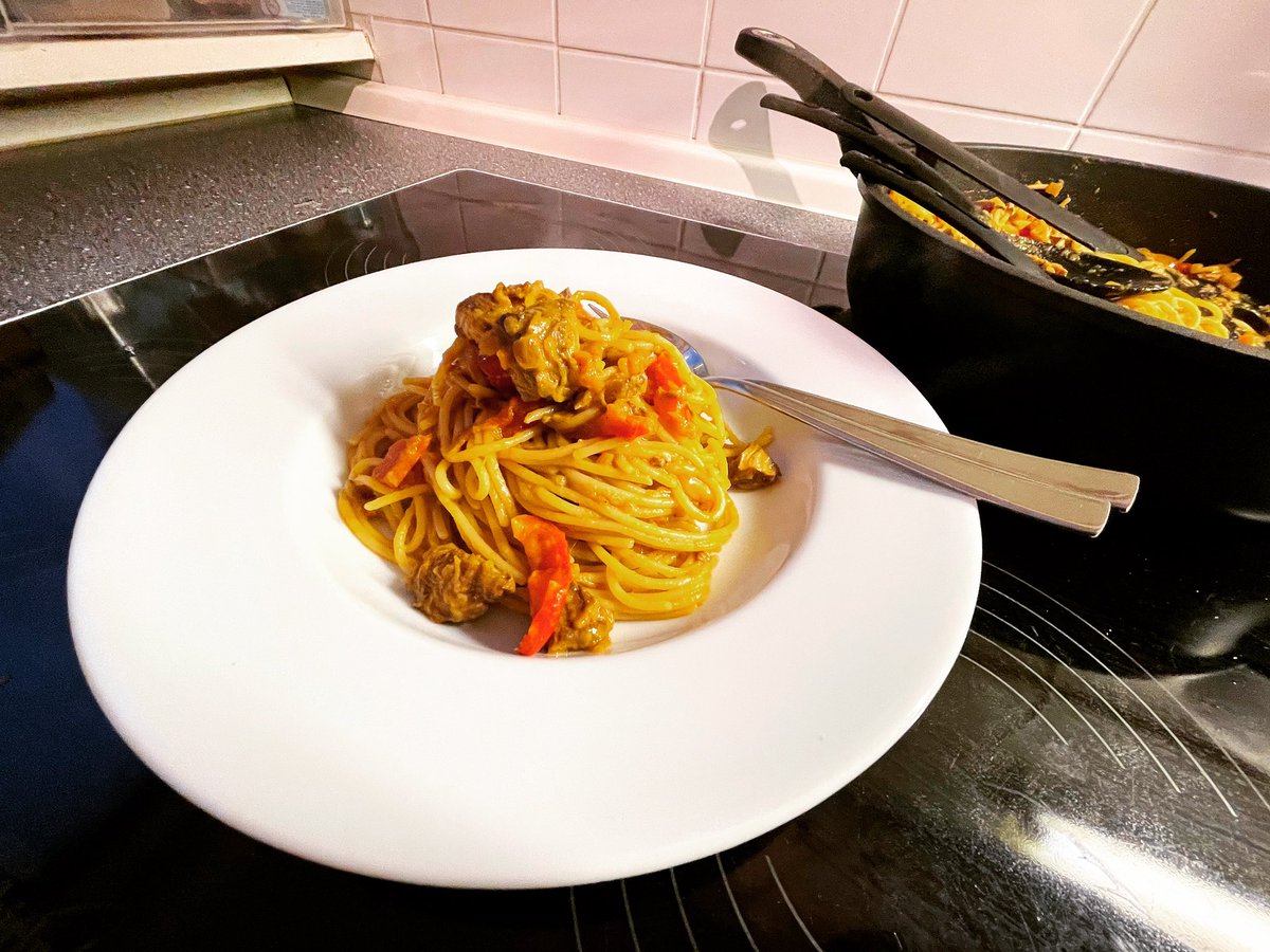 JayGuevara82's tweet photo. #Resteessen #Deluxe

Mit ein bisschen #PastaWasser und einem Stück #Butter wird so schnell aus dem deftigen leftover Sonntagsdinner ein schneller Montags #PastaDish

#Dinner #HelsKitchen #FoodPorn #LeftoverPorn https://t.co/ryd0JJ87u2
