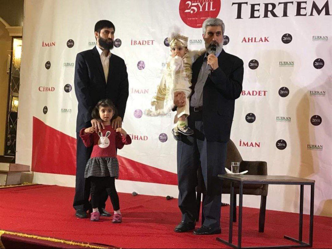 "Hocamızın hapishanede onca baskı ve zulme karşı mutluyum dediği gibi bende bu hak yolunda olduğum için mutluyum. Hocamızın talebesi olduğum için mutluyum."

18.02.2022 | Kayseri Bünyan T-1 Tipi Kapalı Ceza İnfaz Kurumu
 
ErolArdıça Özgürlük