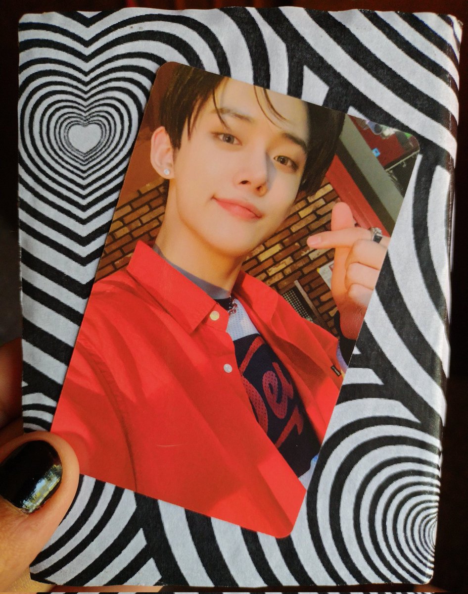 choiiiyjun's tweet photo. hoy me llegó mi primera pc de yeonjun ❤️ estoy felizzzzz https://t.co/LQ364PU5rP