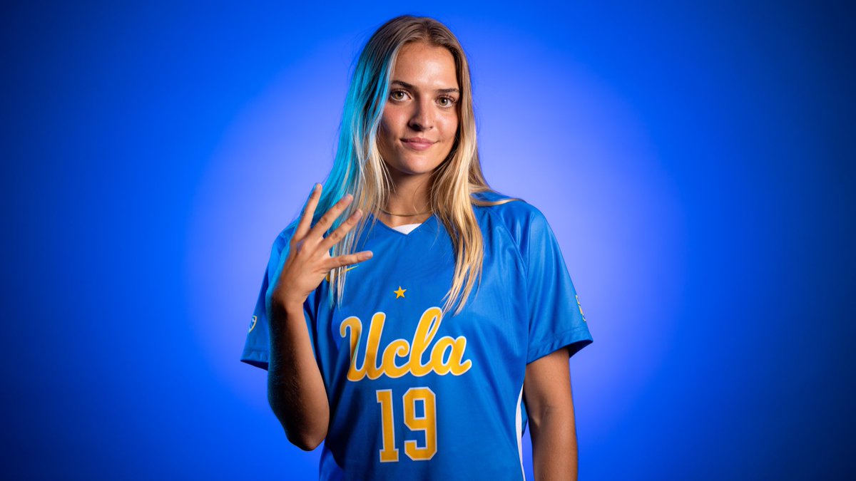 #4sUp for @QuincyMcMahon13 on her birthday today! 

#HappyBirthday, Q! 🥳🧁