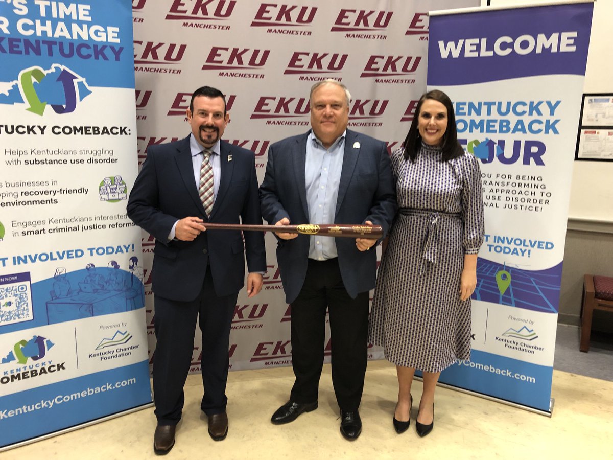 In Manchester today with a solid crowd for our ⁦<a href="/KyComeback/">Kentucky Comeback</a>⁩ tour event &amp; also presented a ⁦<a href="/KyChamber/">Kentucky Chamber</a>⁩ MVP Award to Pres. Stivers. #kyjobs #kycomeback #kybiz ⁦<a href="/AshliWatts/">Ashli Watts</a>⁩ ⁦<a href="/ekupresident/">EKU President</a>⁩ ⁦<a href="/kysenatepres/">Robert Stivers</a>⁩