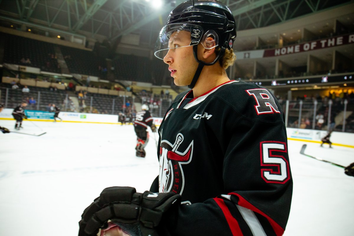 Rebelshockey's tweet photo. Talk about a hot start to the season... 

Hunter Mayo last season - 3 goals in 65 games

Hunter Mayo this season - 3 goals in two games

#RDREBELS  #WHL https://t.co/R707v6tqnH
