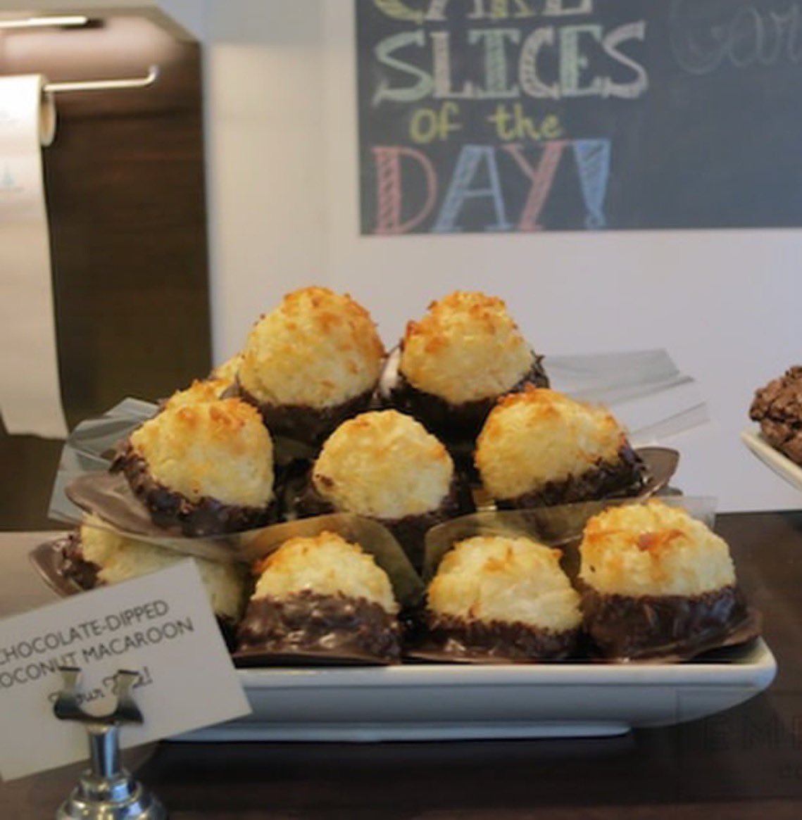 A good and sweet year from all of us at Empire Cake! #roshhashanah #macaroons