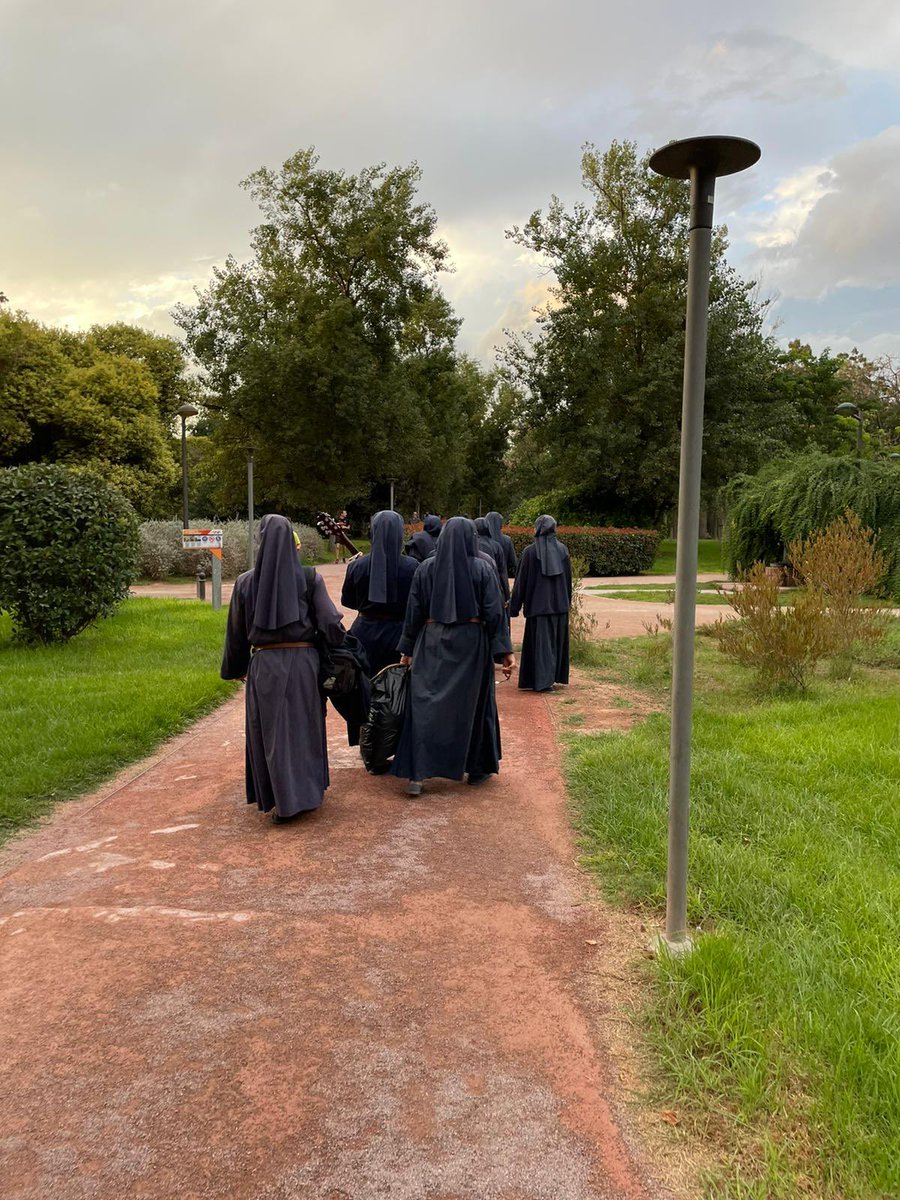 Runners_Norte's tweet photo. Las #RunningNuns han tomado el #Carril5K de @VCRunning #RunAndPray #masQueCorrer #Valencia #CorrerMola #SomosNorte https://t.co/zYBLrjhLkU