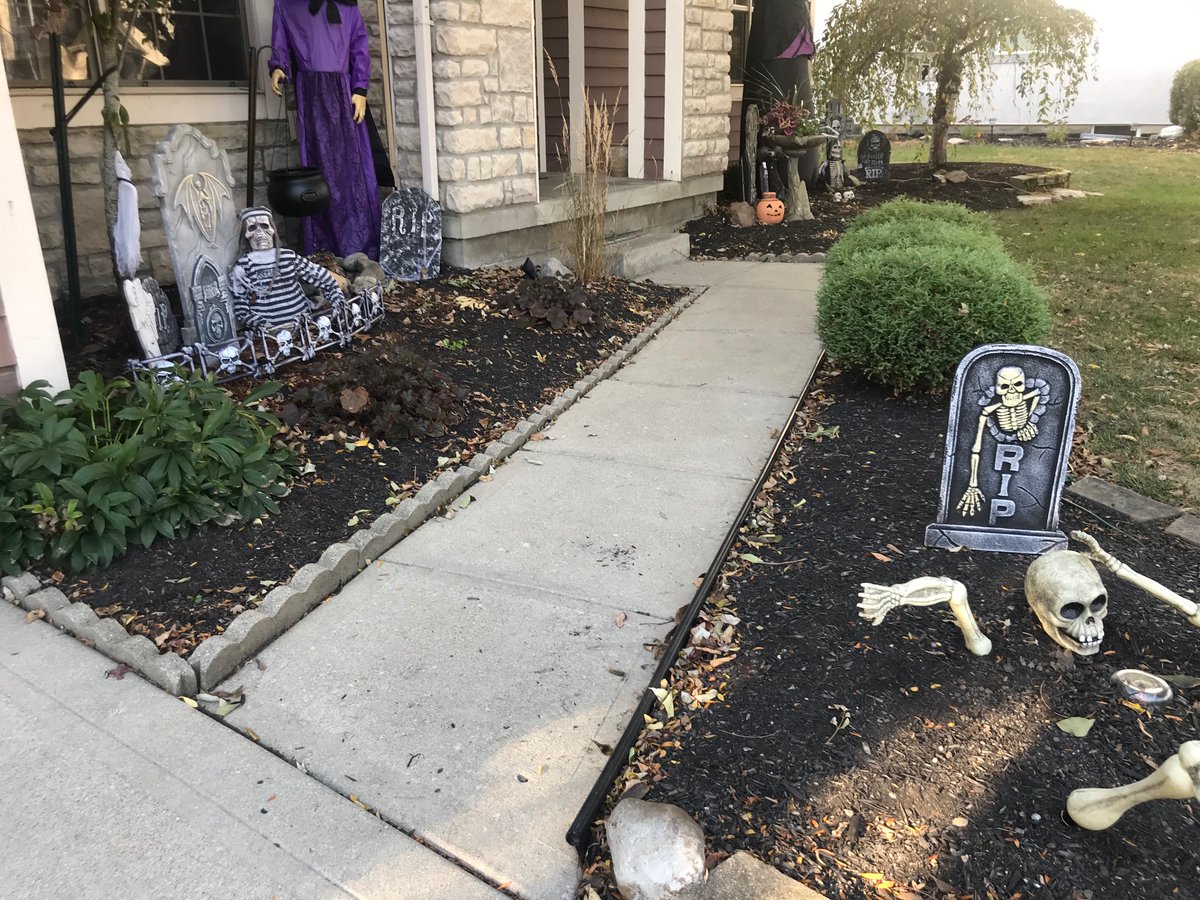 Halloween is right around the corner...Are you ready for your trick or treaters?! 🎃👻🍫
Don't wait, let us help keep your mind at ease this Halloween season. Contact our office today to see how we can help! 
#concretelifting #concretelifting