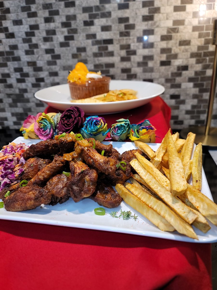 LeSherKitchen's tweet photo. Pineapple Wings, Chilli With Cheese, Breadfruit Fries And LeSher Salad ๐คฏ๐คค๐๐ฅ
#breadfruit #chickenwings #wings #chilli #loveyou #cheese #salad #toronto #LeSherKitchen #caribbean #foodlover #jamaica #cateringservice #perfect #foods #foodporn #infusion #jamaicanfood #foodblogger https://t.co/gCUgkDjWo6