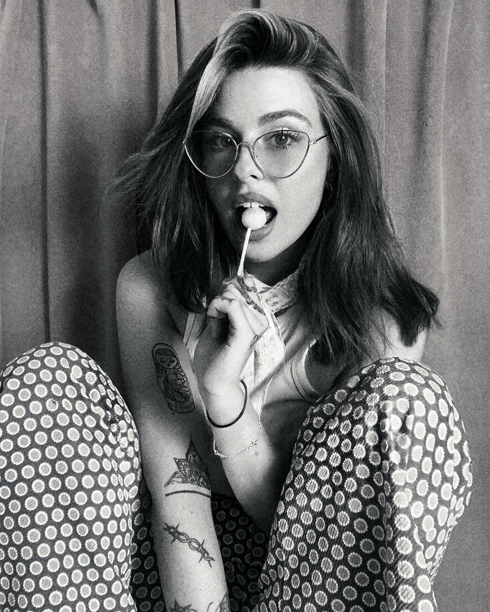 Off_MORGANE's tweet photo. 🎞🌼 Back in 70´s https://t.co/BBGFVypbtE