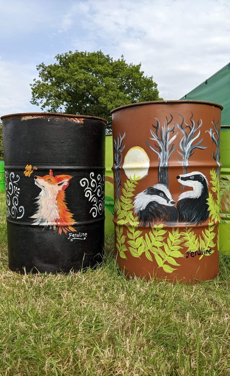 A couple of my favourite bins I painted at @glastonbury this year in @GlastoLeftField! 🖤

@GlastoFestFeed #glastonburyfestival #glastonburybins #binpainters #festivalartist #glastobins #festivaldecor #festivalart #foxpainting #badgerpainting #wildlifeart