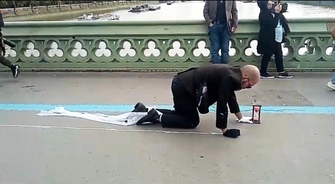 PabloPakula's tweet image. ⏳🗓️💥
Can't believe this whole palaver (#funeral #pomp #ritual) was a week ago!
Have you checked out the #documentation of this #time &amp;amp; #site based #liveart #performance on #WestminsterBridge

youtu.be/-c-cH4TRopc

#queensfuneral #QueenElizabethIIMemorial #QueenElizabethII