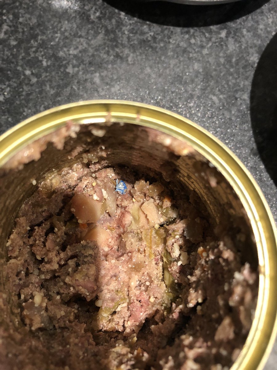 eric_san89's tweet photo. @lilyskitchen there is a small piece of plastic in one of your food tins which really concerns me as I have been feeding my Frenchie with your food. How you explain this incident? Hw can be “carefully crafted using natural ingredients with vitamins”? https://t.co/YMhq0j5qDw