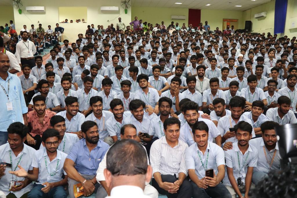 sgc_rguktb's tweet photo. We @sgc_rguktb are elated by the promises made to improve RGUKT in all aspects, especially in the Quality of Education.

Thank you so much Sir for making your time and visiting our campus to interact with all the students of @RGUKT_Basara .
#IIITBasara  #rguktbasar 
(2/2) https://t.co/fEbO5sDU13