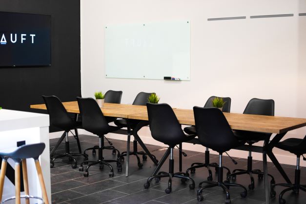 DoingBusinessGC's tweet photo. We’ve awarded a contract to LAUFT for #FlexibleWorkspaces in the National Capital Region. They’ll be offering modernized, fully furnished workplaces to quickly respond to the #GC’s short- to medium-term needs. 

For more information: https://t.co/rCFDikLcJr https://t.co/zhdPWhNsSD