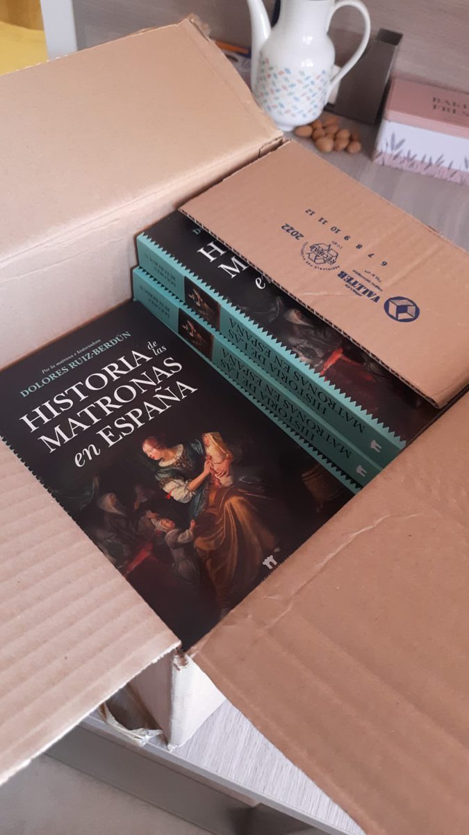 LolaRuizBerdun's tweet image. Qué emoción, por fin han llegado a casa los ejemplares de mi libro Historia de las matronas en España #historiadelasmatronasenEspaña de @AlmuzaraLibros dedicado a mis matronas favoritas @modeselx @alemanymarjos @Maribel42053229 @solecarregui @LuciaAlcarazVi1 y muchas más 💜💜💜