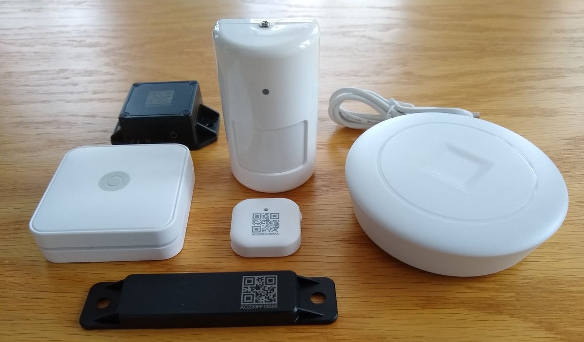 reelyActive's tweet photo. Beacons! Expect these new #sensorbeacons and #assetbeacons, as well as the MG4 gateway from #Minew, to be integrated with our #opensource #ParetoAnywhere #middleware soon, as we advance #IoT #interoperability! https://t.co/fTRVQY3eII