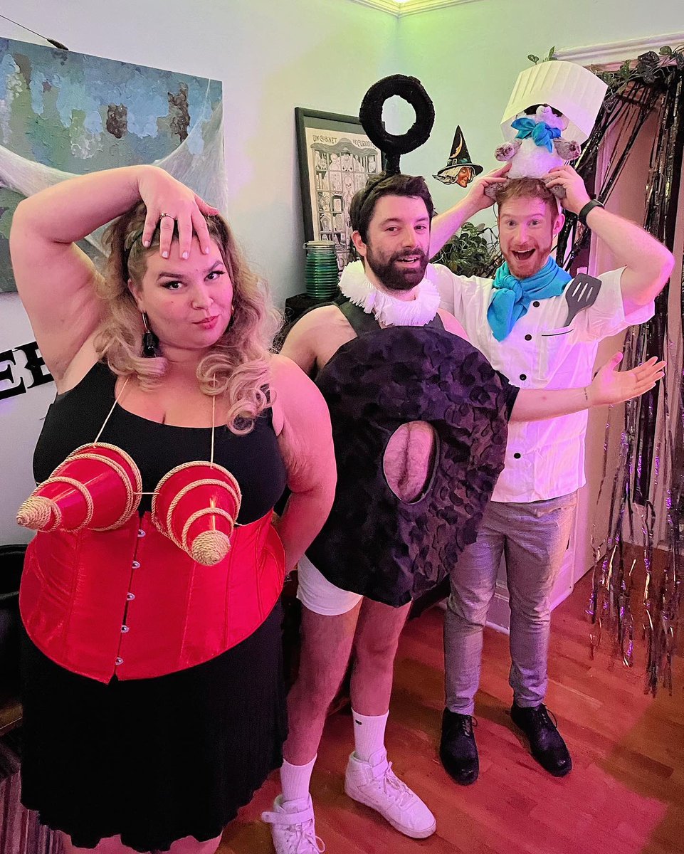 willhutcheson's tweet photo. Happy #haleyween!
This year Jake and I did a #couplescostume from #everythingeverywhereallatonce. Heβs the all consuming everything π₯― and I am the π©βπ³ being controlled by π¦, Raccacoonie!
Always a fun spooky time! Thanks @haleyaward
#raccacoonie #spookyseason #shiftycritter https://t.co/p0mKXxGcFQ