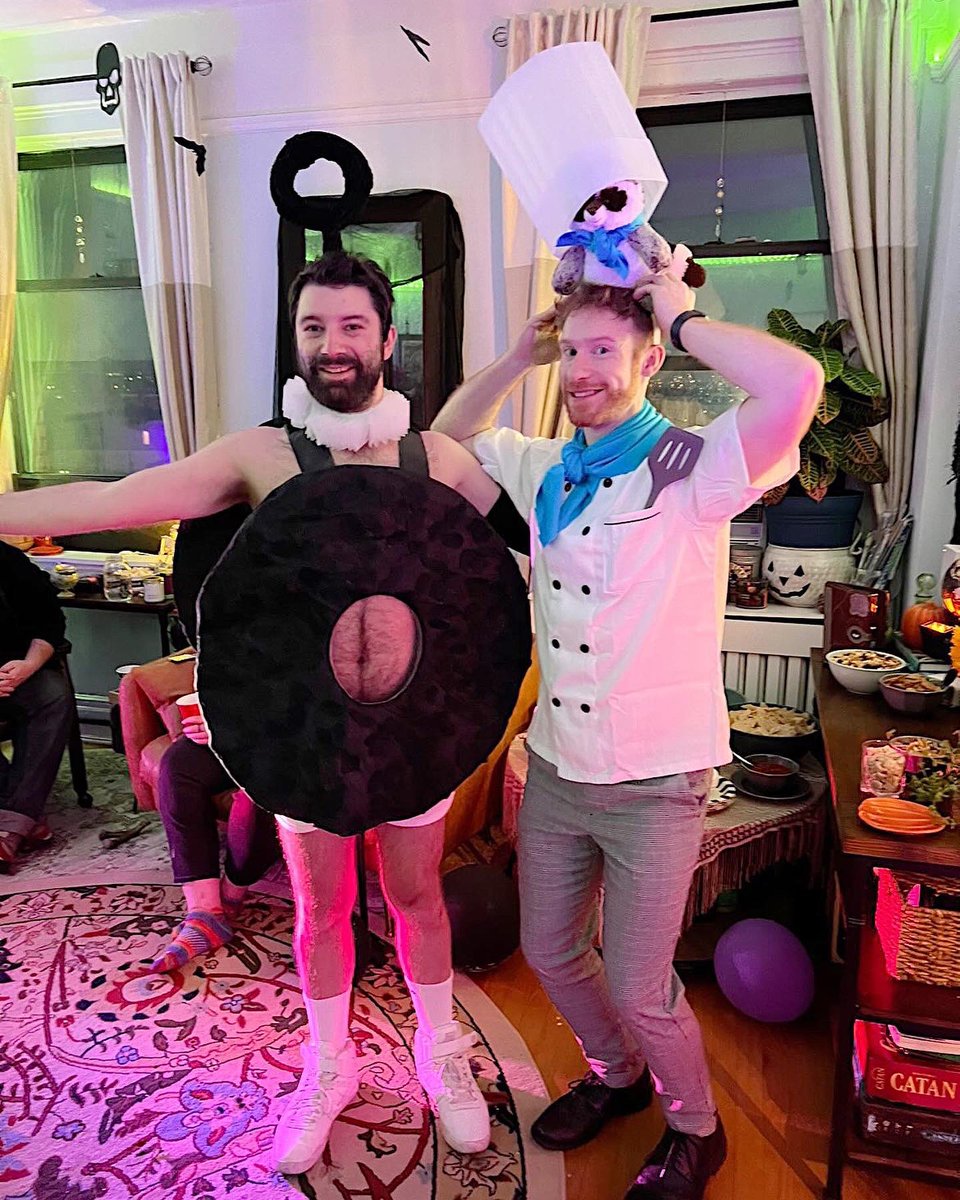 willhutcheson's tweet photo. Happy #haleyween!
This year Jake and I did a #couplescostume from #everythingeverywhereallatonce. Heβs the all consuming everything π₯― and I am the π©βπ³ being controlled by π¦, Raccacoonie!
Always a fun spooky time! Thanks @haleyaward
#raccacoonie #spookyseason #shiftycritter https://t.co/p0mKXxGcFQ