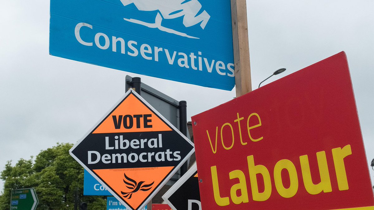 ElectsWorld's tweet photo. 🇬🇧#UK, general election poll:

⏫#Labour: 45 % (+5)
⏬#Conservatives: 28 % (-4)
⏸️#LibDems: 9 %
🔽#Green: 7 % (-1)
🔽#SNP: 4 % (-1)
⏸️#RFM: 3 %
...

This is the biggest Labour in more than two decades according to The Times.

YouGov, 25/09/22 https://t.co/whmEXUzcfp