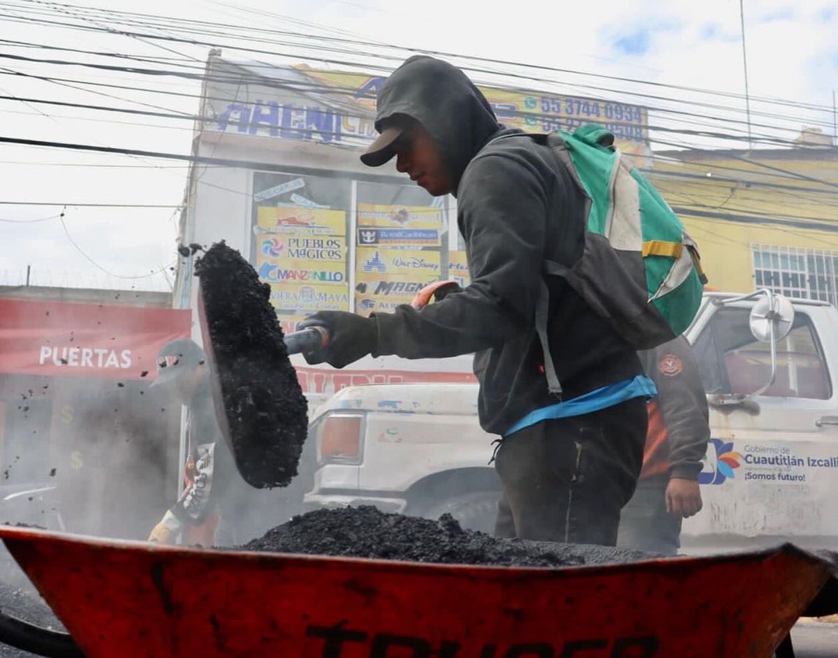 KarlaFiesco's tweet photo. Hemos dado inicio a los trabajos de bacheo en la avenida Paseos del Bosque de la colonia Bosques de Morelos.
Recuerden que las molestias son temporales, pero el beneficio será permanente.
Juntos por un #Izcalli #SinBaches
#SomosFuturo https://t.co/xXOvAUNeff