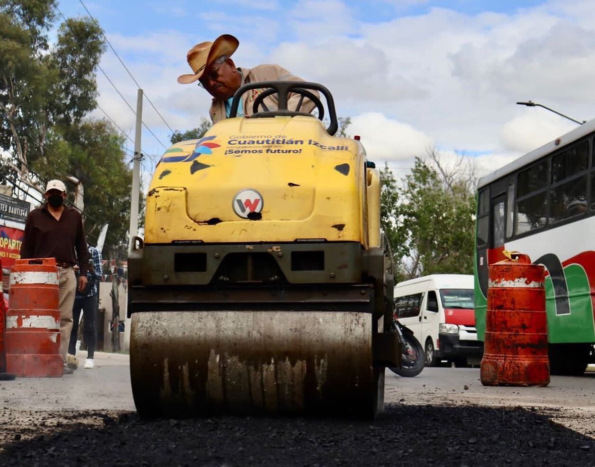 KarlaFiesco's tweet photo. Hemos dado inicio a los trabajos de bacheo en la avenida Paseos del Bosque de la colonia Bosques de Morelos.
Recuerden que las molestias son temporales, pero el beneficio será permanente.
Juntos por un #Izcalli #SinBaches
#SomosFuturo https://t.co/xXOvAUNeff