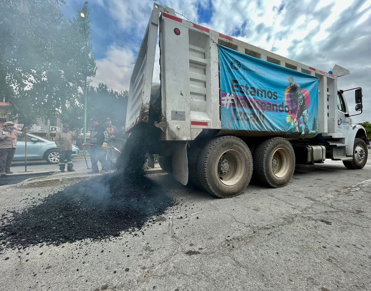 KarlaFiesco's tweet photo. Hemos dado inicio a los trabajos de bacheo en la avenida Paseos del Bosque de la colonia Bosques de Morelos.
Recuerden que las molestias son temporales, pero el beneficio será permanente.
Juntos por un #Izcalli #SinBaches
#SomosFuturo https://t.co/xXOvAUNeff