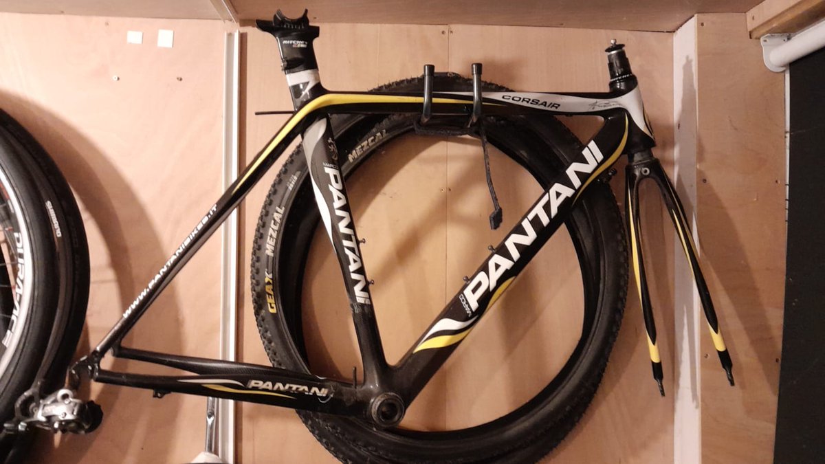 bikanista's tweet image. Project for the darker nights.....

#bikebuild
#monocoque 
#italianbeauty
#frameofbeauty