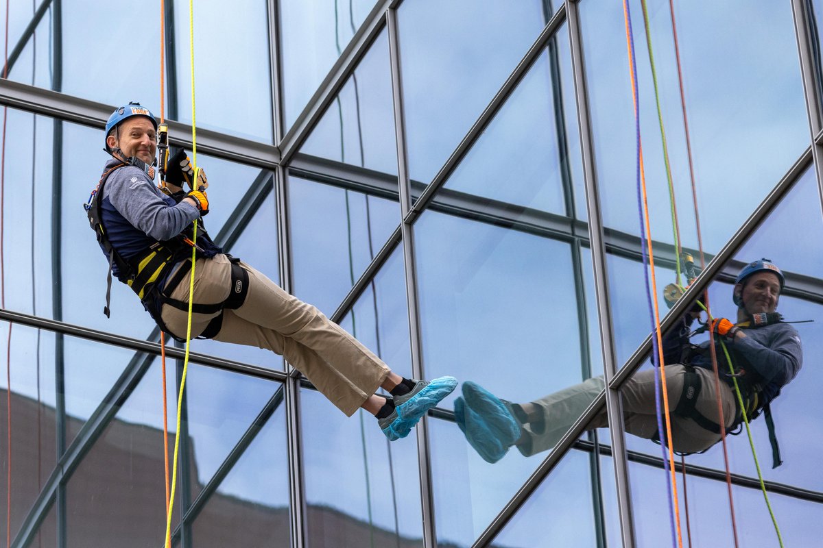 DominionEnergy's tweet photo. ICYMI: Dominion Energy employees, including CEO Bob Blue, spent time "hanging" out with our friends at @RichmondSPCA. 

Nearly $100,000 was raised by participants who got a chance to rappel our headquarters' 20-story high building!

More on the event>> https://t.co/mFFWAWMC1h https://t.co/hBu60p5CoY