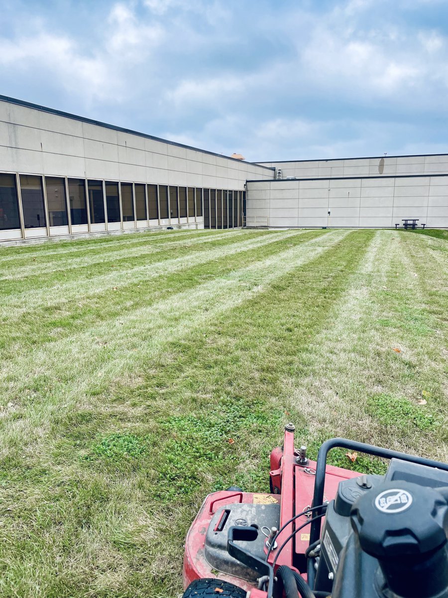 nuimageinc's tweet photo. Lawns are rebounding from the summer drought.  The stripes are visible from Woodlawn Road again. https://t.co/qo07gHAWZh