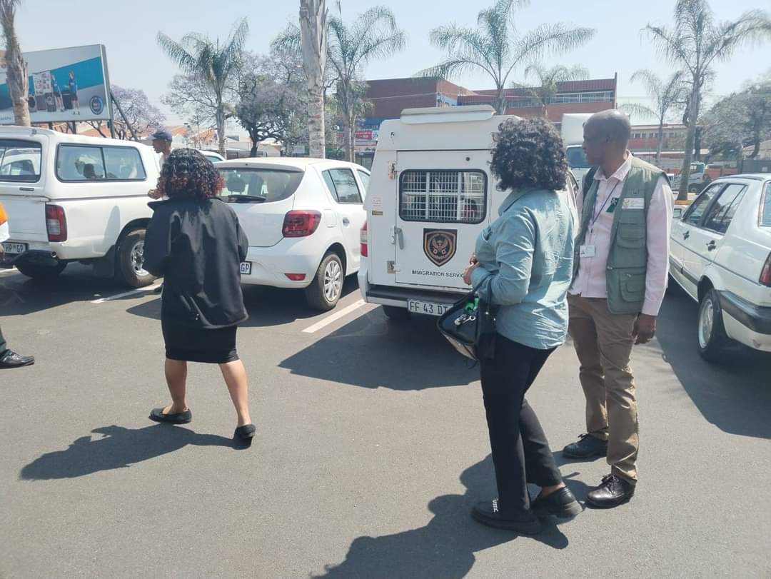 ExposingCrimeSA's tweet photo. A total of 167 illegal foreigners working at Metro Home City in Pretoria were arrested by joint operation. https://t.co/cS6ziRyl6i