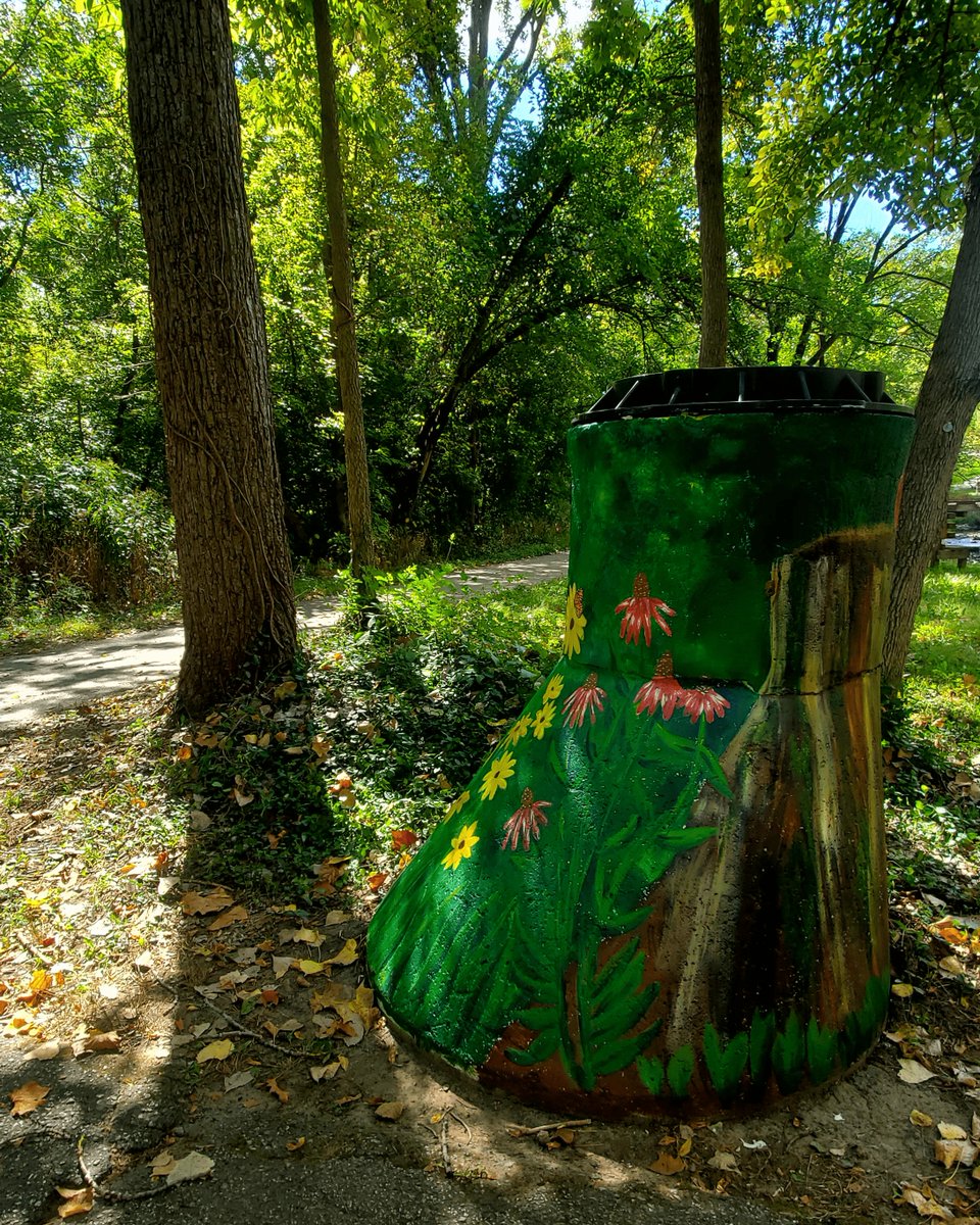 BrownsburgParks's tweet photo. Last week, the Brownsburg National Art Honor Society finished painting murals on two sewer covers at Arbuckle Acres Park!

These paintings help protect the concrete, resulting in maintenance savings while improving the appearance. https://t.co/PLrMpHizWf
