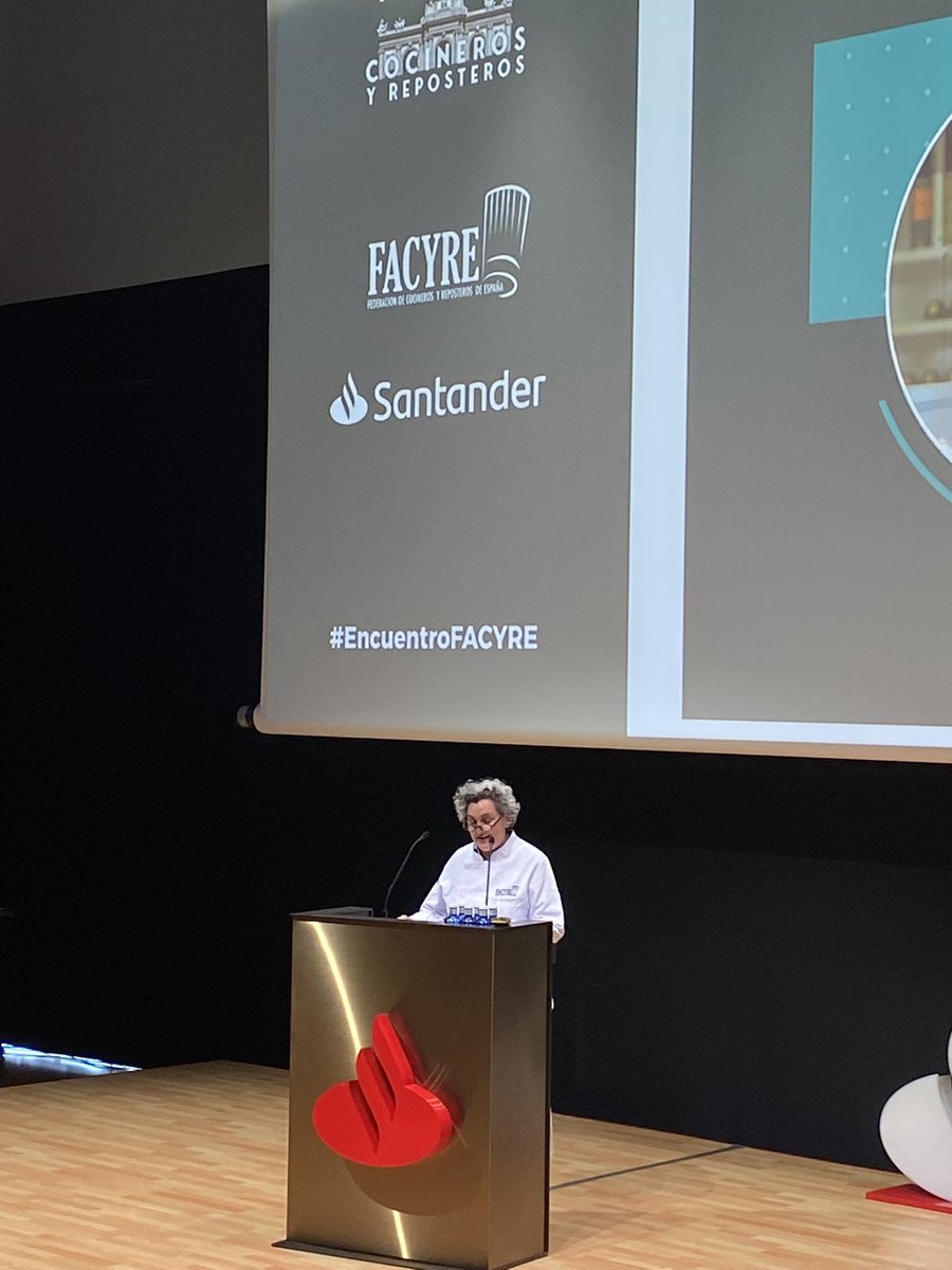 FACYRE's tweet photo. Hasta aqui nuestro primer día de 
#EncuentroFacyre 👨‍🍳👩‍🍳 gracias a @santander_es por cedernos su casa, a nuestros acyres por sus degustaciones y presencia, a los ponentes por su tiempo y a @MahouSanMiguel por poner la guinda al día con la visita a su fábrica. https://t.co/4r3Sj8MDpY
