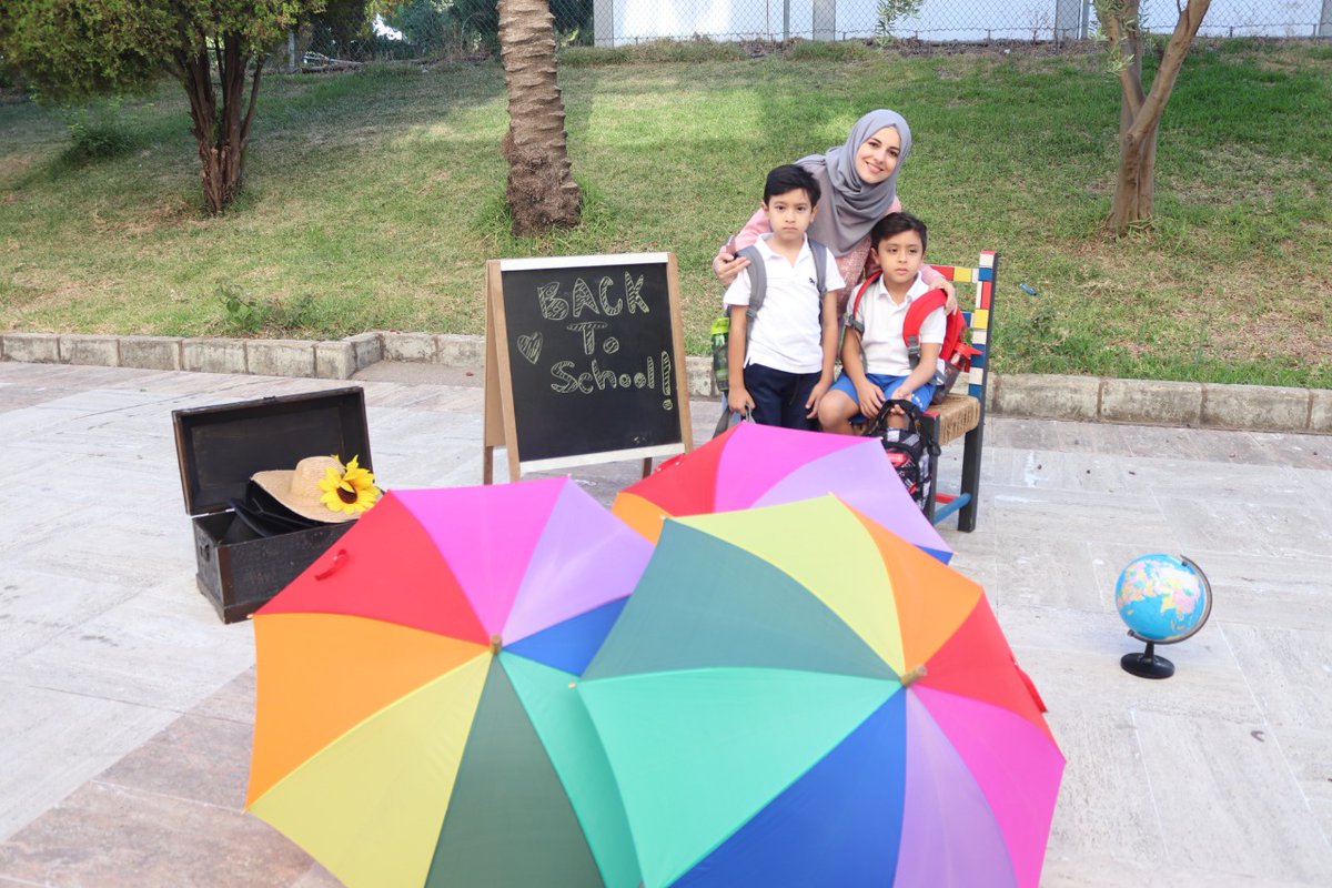 RHHS_Elementary's tweet photo. Welcome back! #photo_studio #memories @RHHS_Saida https://t.co/QCJPJxpLeZ