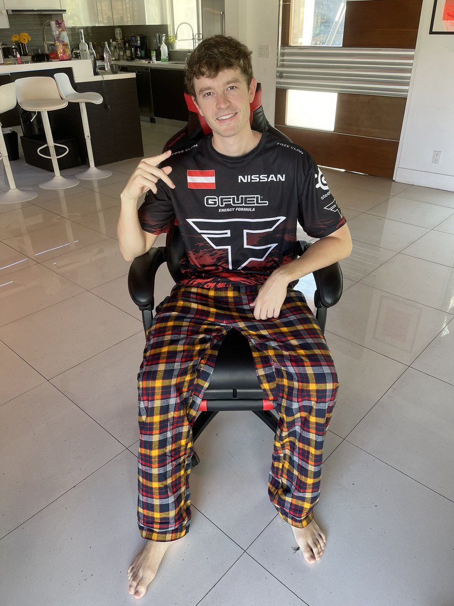 FaZeBlaze's tweet photo. Excited to announce my partnership with @RESPAWNProducts! To celebrate we’re giving away one RESPAWN 110 (2023 Series): https://t.co/FkMZOpUx62 https://t.co/4VazYWhzG0