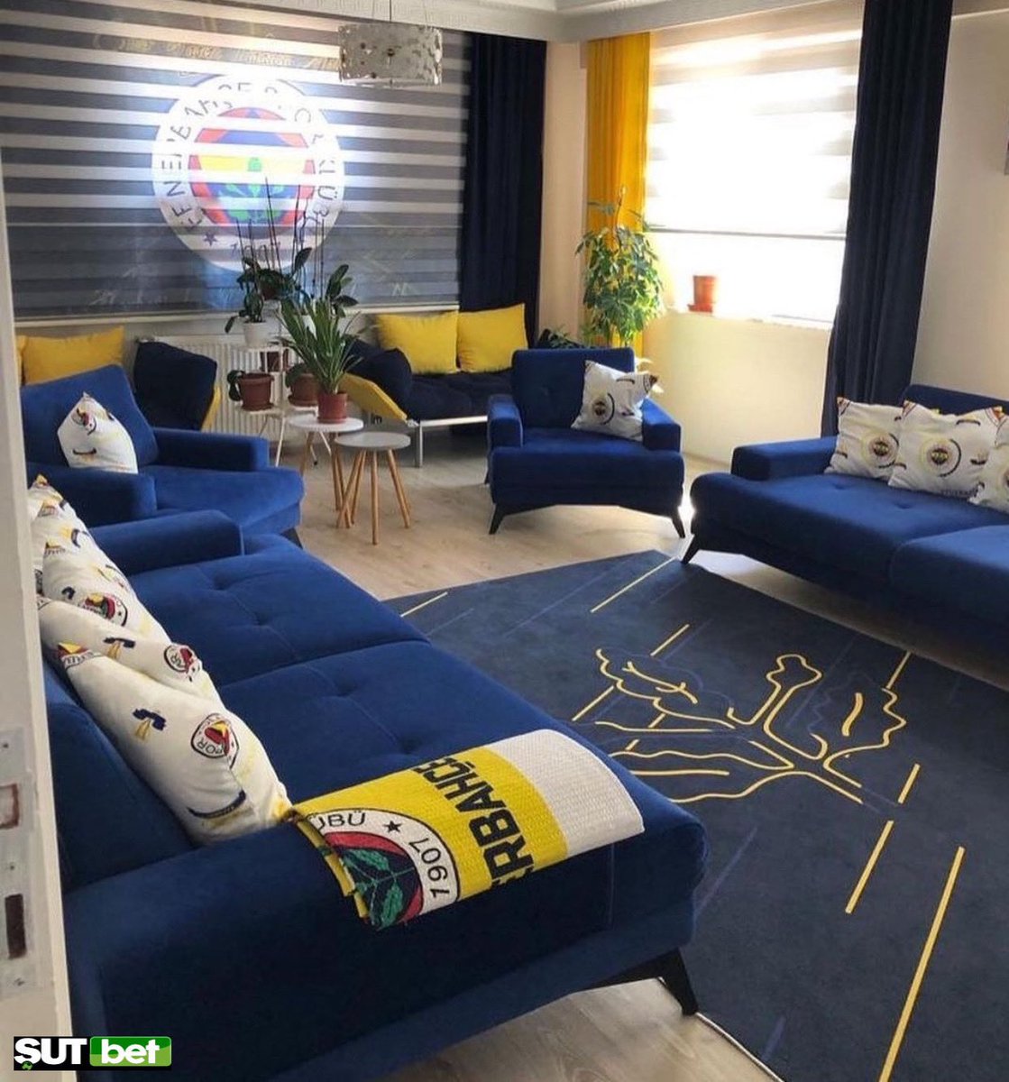 Yok be kızım ne fanatikliği, derbiden derbiye izliyoruz işte