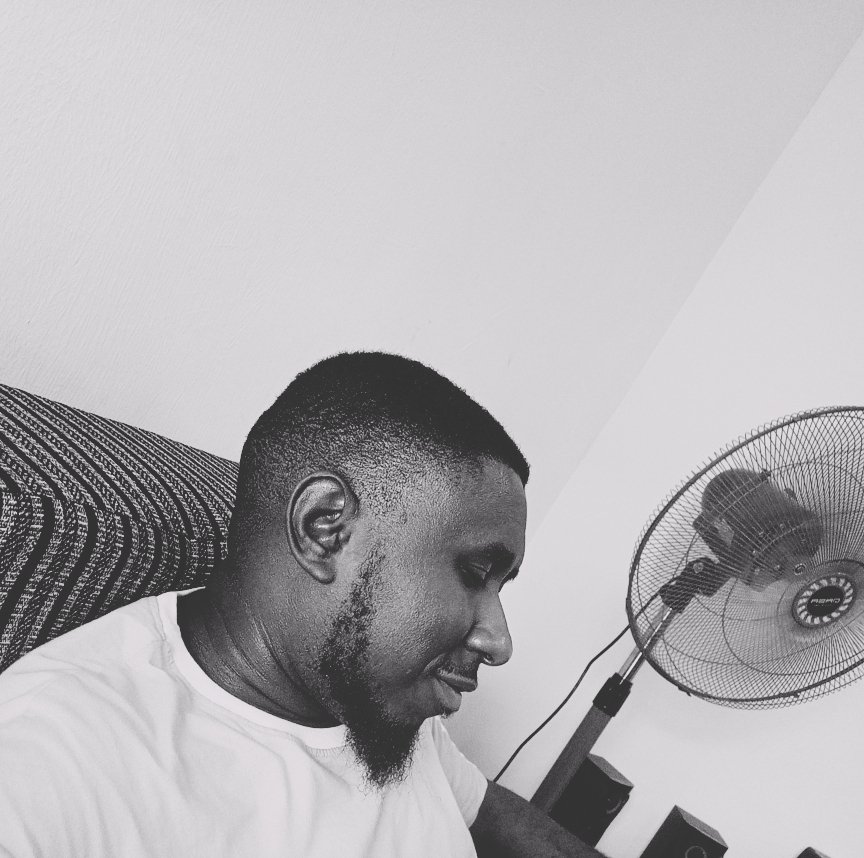 caleboflagos's tweet photo. Potential Employer: Mr. Caleb, what are your hobbies?

Me: I listen to Asake 4 times a week 

Potential Employer: Wow! So what do you do every other day?

Me: Every other day I organise https://t.co/rK7oHFLVGF