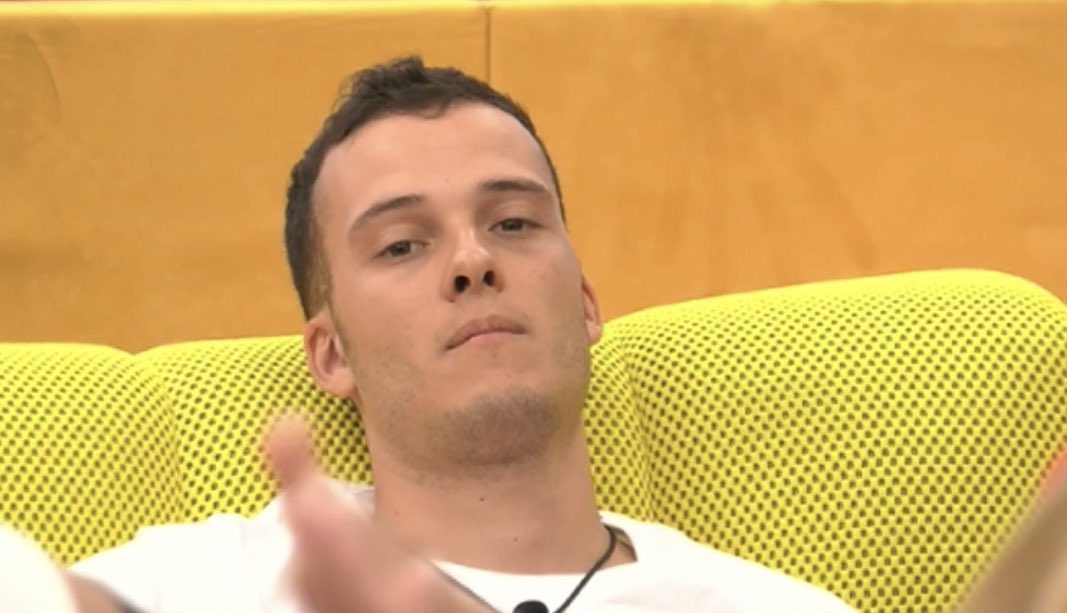 Disperatamente5's tweet photo. #gfvip Ci sentiamo tutto un po' Edo https://t.co/mCO8Xl5FRj