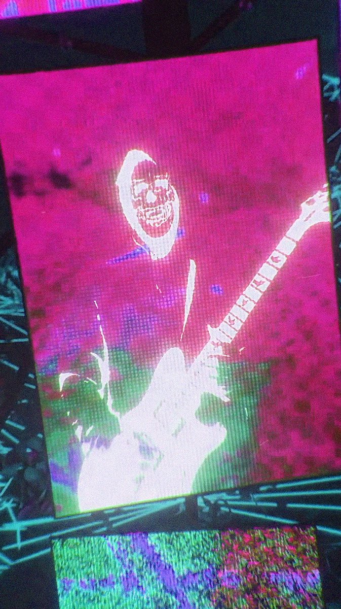 There is a lot to see when the pieces come together! Take a look inside!  #guitar #guitarsolo #3dart #musicnft #metaverse #music 
🎸👾🥁
instagram.com/reel/Ci-TuFlg8…