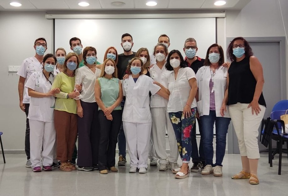cs_hellin2's tweet photo. Hace unos días despedimos a @callado_ab, #EFyC y co-fundador de la @paliativhellin. Nuevos proyectos le esperan a un profesional con una sensibilidad especial y que ha dejado un recuerdo imborrable en compañeros, pacientes y familiares.
¡Suerte David!
#PaliativosVisibles https://t.co/LnoolZUIg7