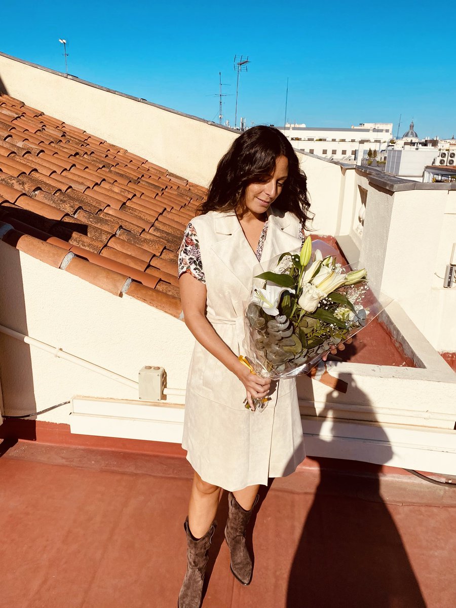 Que se valore así tu trabajo es algo que me anima a seguir creciendo y mejorando cada día!no tengo palabras para describir todo lo que me está dando @MutuaAbogacia y la <a href="/LiderGobCorp/">Escuela de Liderazgo y Buen Gobierno</a> gracias <a href="/sandra_9971/">Sandra Peiron</a> por el detallazo, no se me va a olvidar nunca 😍 #emocionada #gracias #icab