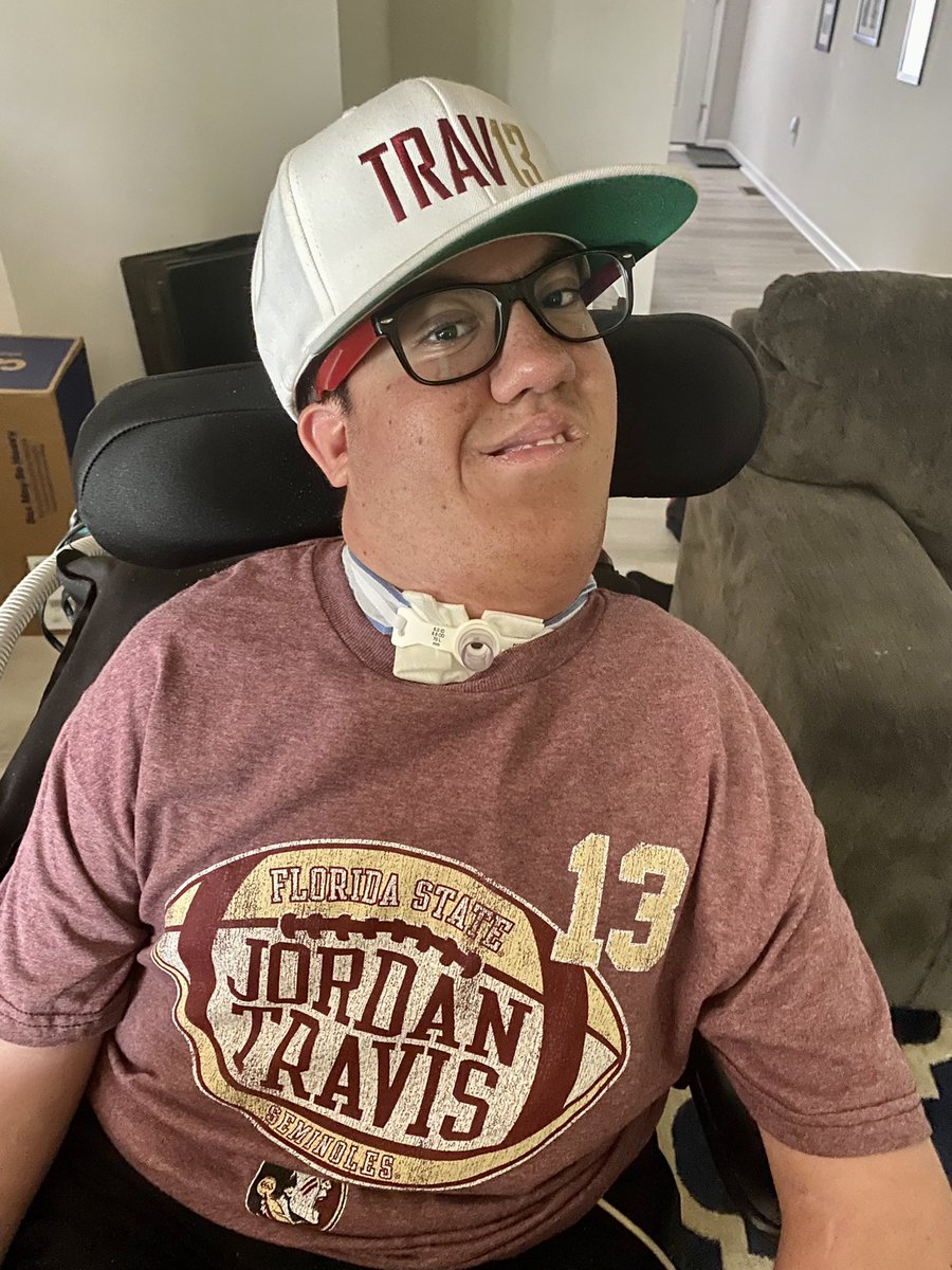donovantm23's tweet photo. Showing our QB1 @jordantrav13 some love today. ❤️🍢💛 https://t.co/gStNwmAaay