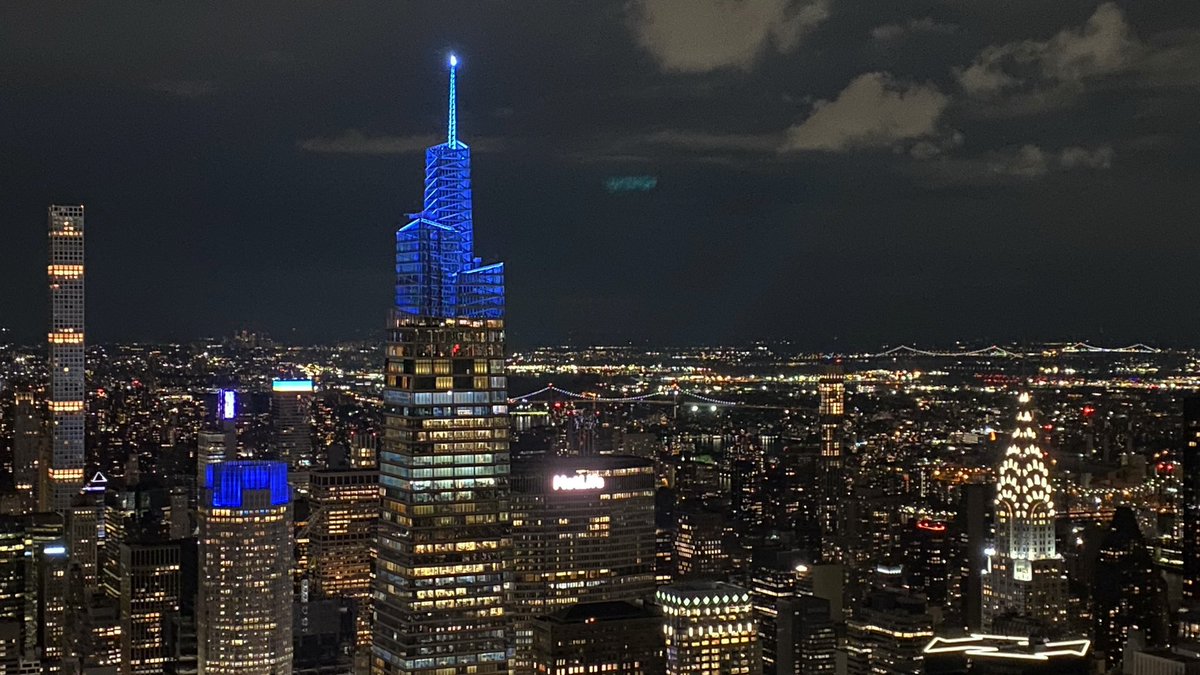 City of wonders 

#photography #nightphotography #cityphotography #lightphotography #skylinephotography #cityscapephotography #travelphotography #nycphotography #newyorkphotography #manhattanphotography #skyscraperphotography #nightscapephotography #nyc #newyork #newyorkcityem