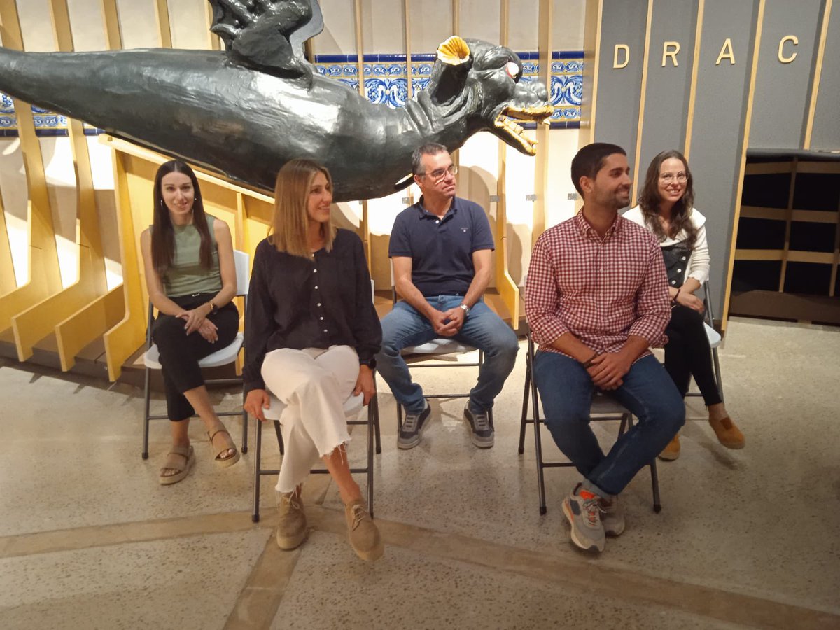 fmvilafranca's tweet photo. Acabem de conèixer qui seran els administradors i administradores de la Festa Major 2023‼️
👏🏼👏🏼 Són Laura Cabezas, Jacques Planas, Anna Benach, Laura Bages i Oriol Bertran.
Ja comptem els dies per la #fmvila 2023 🤩 https://t.co/WHUZadYf0R