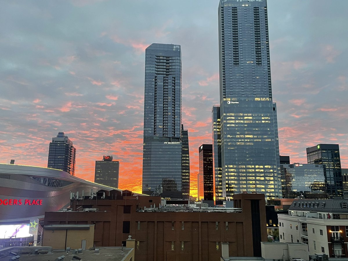 ChalligatorEP's tweet photo. A rare occasion where I am awake to see the sunrise https://t.co/n01IGe7uFO