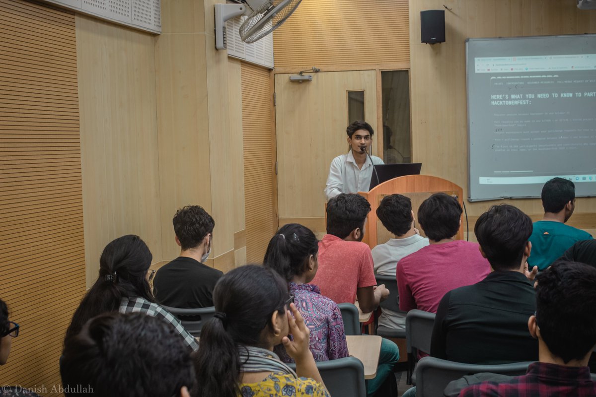 Danishabdullaah's tweet image. "life is a hackathon" could'nt agree more .
Humble audience and big shoutout to @_TauqeerAhmad and @adeel_015  giving the chance to volunteering the @gdsc_jh  orientation session . 
Together we stand together we grow #WAGMI 
#googledeveloperstudentclub