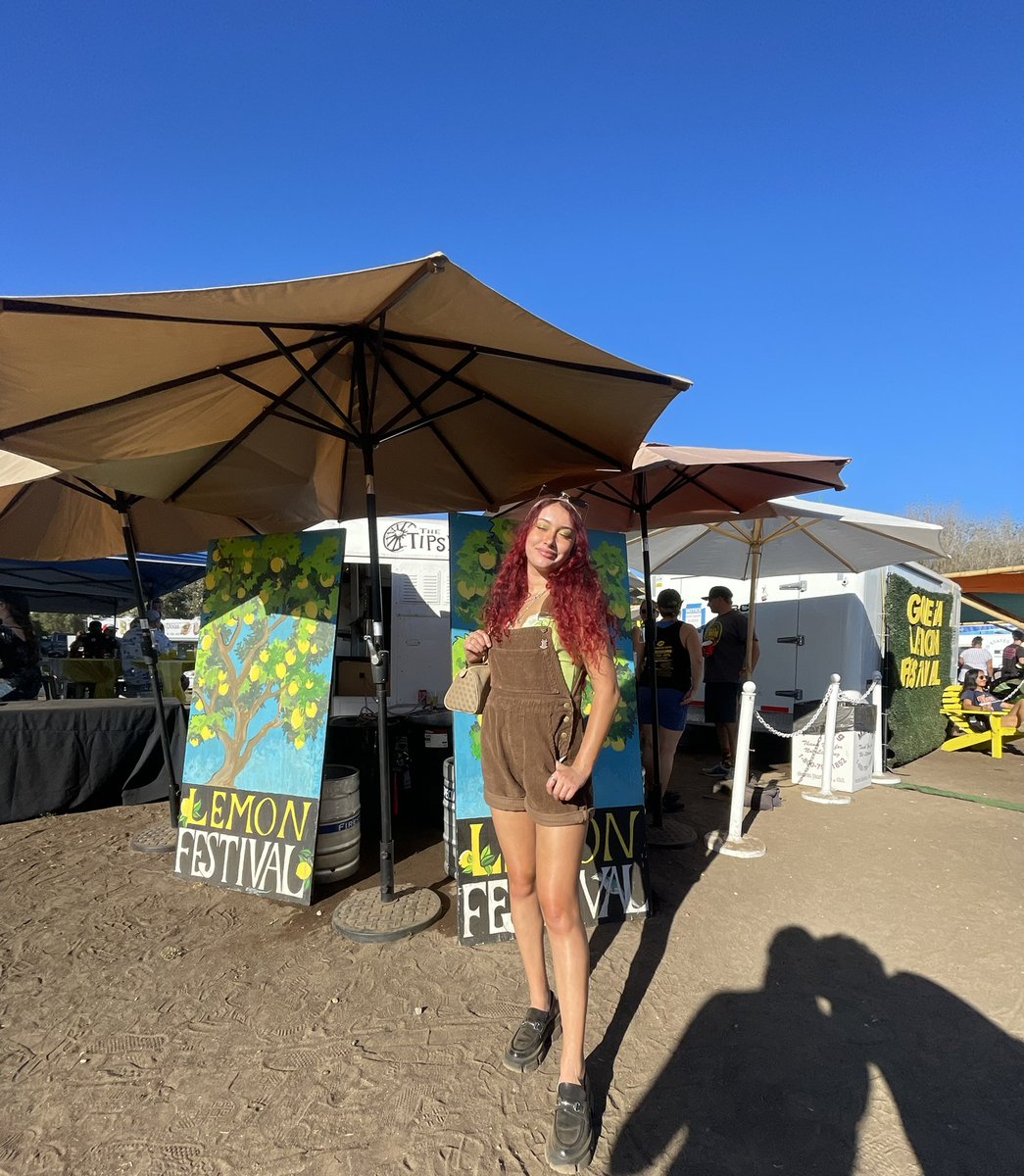 ilooooveuuuu's tweet photo. went to a lemon festival that was severely lacking lemons 🍋 #morelemons https://t.co/H8wa7AIZ1R